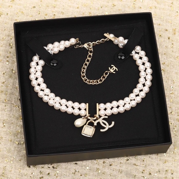 CHANEL Double Strand Pearl and Gold Necklace - Picture 4 of 6